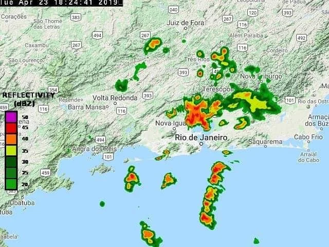 CHUVA JÁ COMEÇOU NA CIDADE | INÍCIO FOI NA ZONA OESTE - A passagem de frente fria no oceano formou chuva moderada a forte no