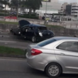 📌 BARRA DA TIJUCA | 🚨ACIDENTE INTERDITA FAIXA CENTRAL DA AV AYRTON SENNA