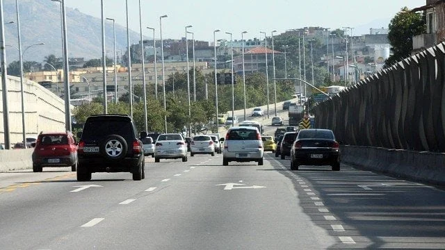 28/12 👮‍♀🚨 Criminosos atiram contra patrulha da PM na Linha Amarela 👮‍♀🚨