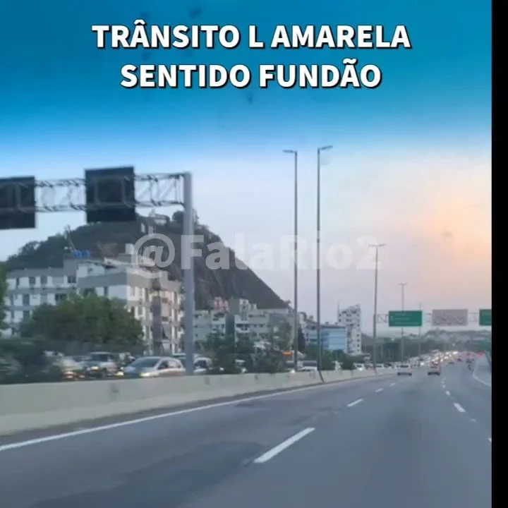 17:45 - ACIDENTE NO 2º TÚNEL (sentido fundão) junto ao alto fluxo de pós praia, causou esse engarrafamento na Linha Amarela.