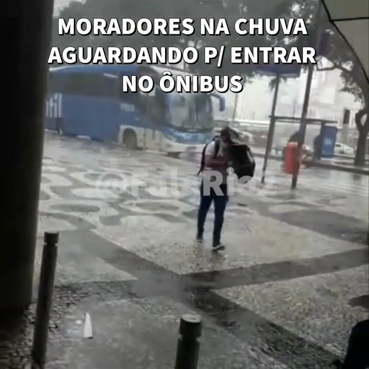 "Qual número consigo ligar para pedir para a Amorio ligar para o motorista abrir a porta do ônibus?