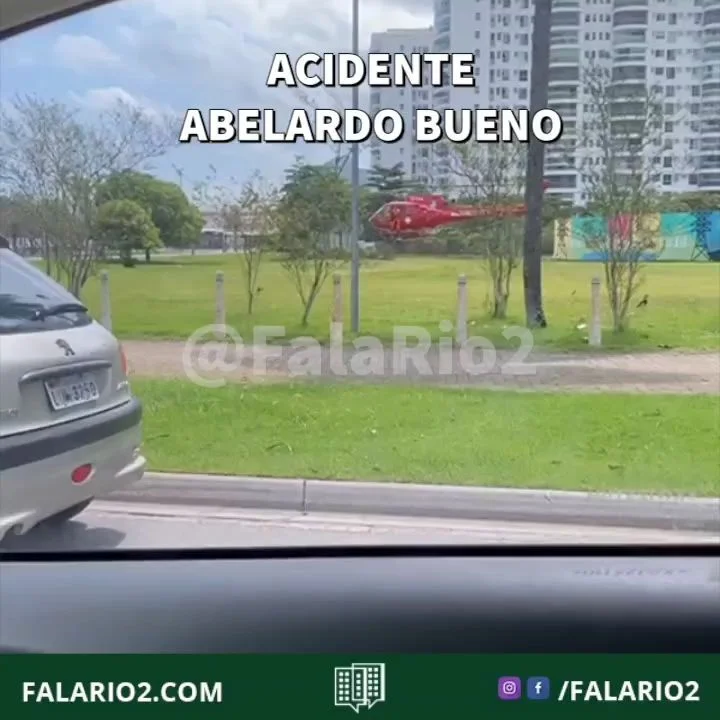 Acidente envolvendo um carro e uma moto de aplicativo na Abelardo Bueno.