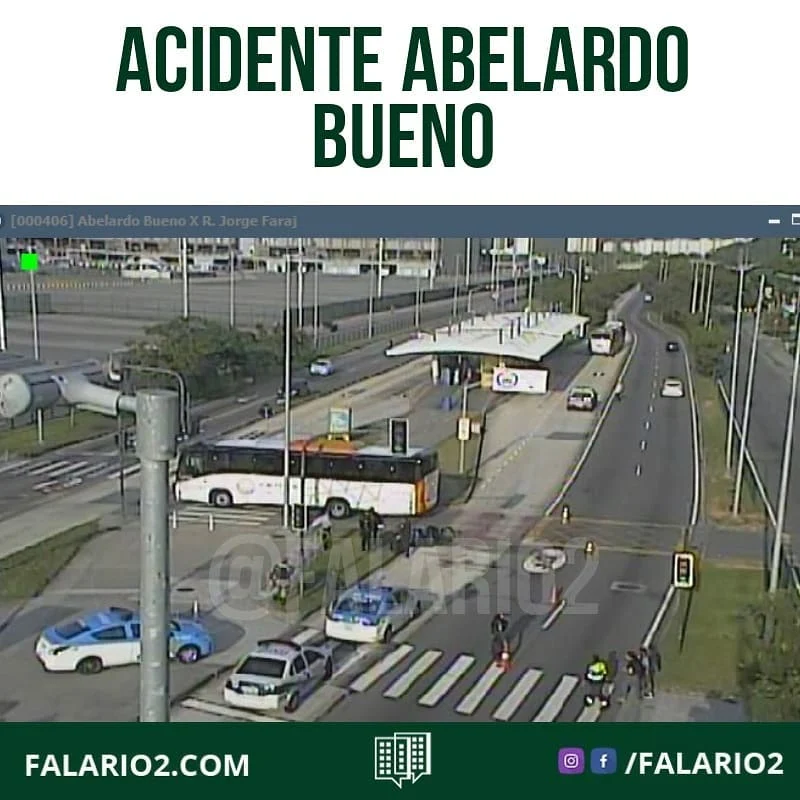 Acidente envolvendo um ônibus e uma moto ocupa uma faixa da pista central da via, na altura da Rua Jorge Faraj.
