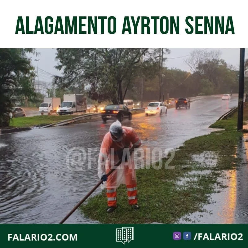 Equipes da Comlurb já atuam para escoar a água de bolsão que provoca interdições na Av.