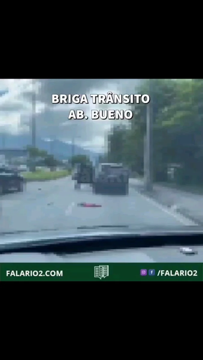 "Só a nível de informação, hj por volta das 9:00 hs da manhã, estava levando meu filho pra escola e fui surpreendido com uma
