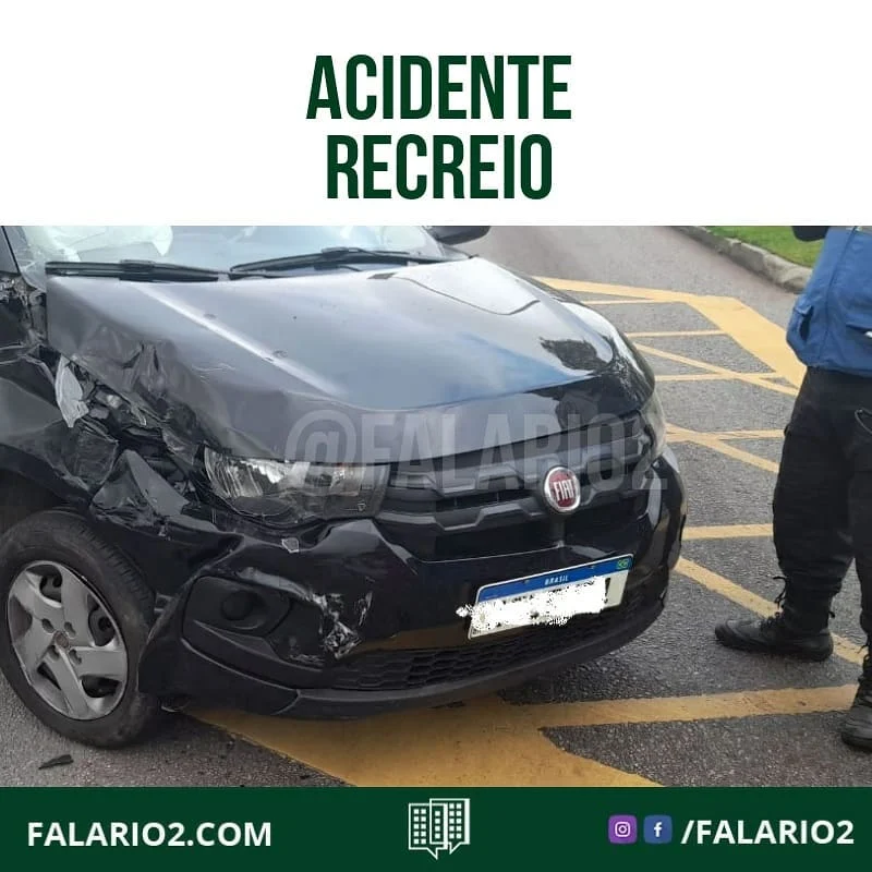 RECREIO: acidente envolvendo dois carros ocupa uma faixa da pista central da Av.