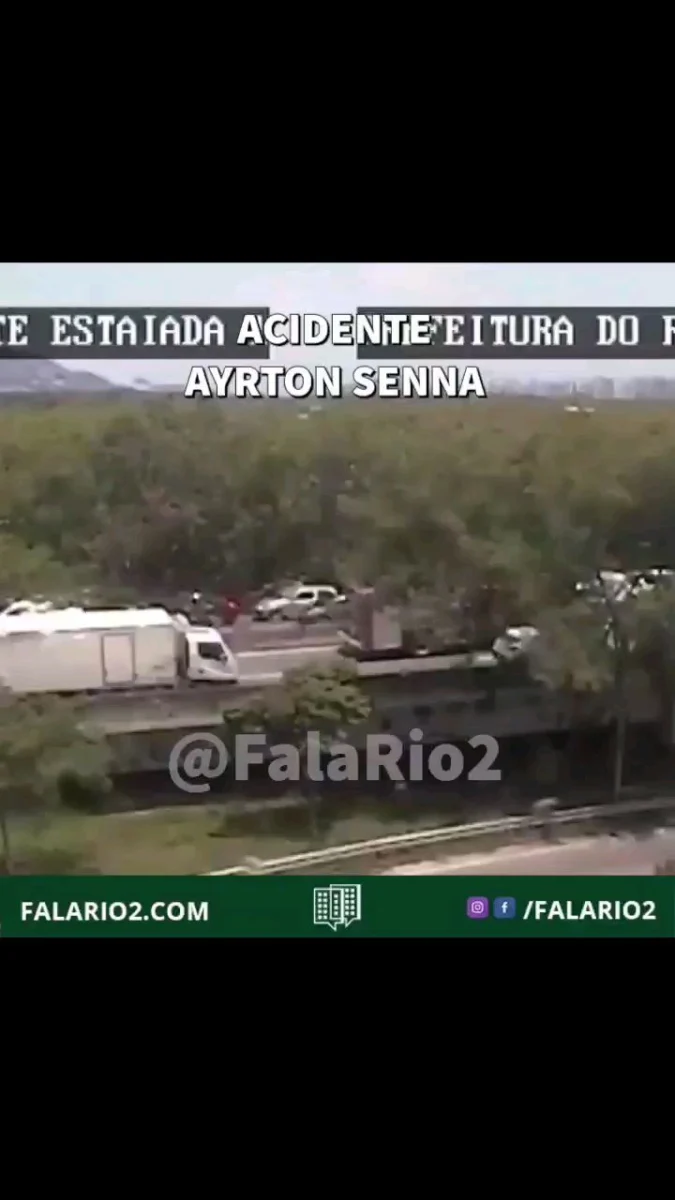 12:27 AV AYRTON SENNA  acidente envolvendo três carros ocupa faixa de cada pista central da via, na altura da POnte Santos
