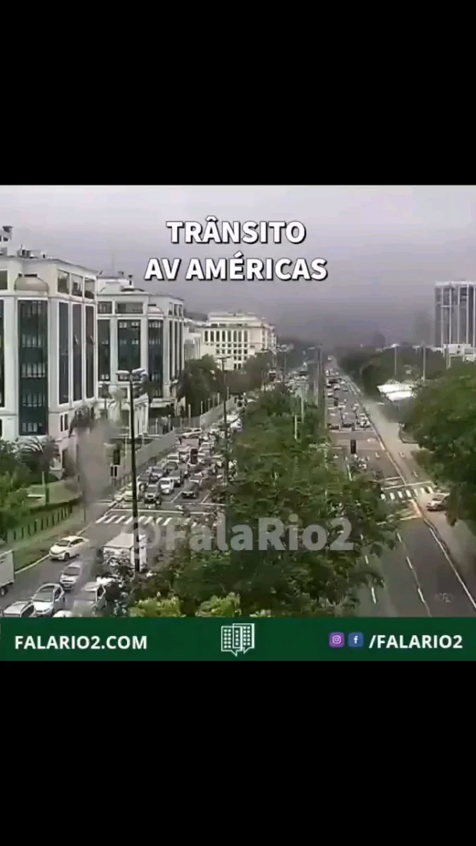 AV DAS AMÉRICAS tem trânsito com retenções no sentido Recreio, do Village Mall até o Bosque da Barra; e no sentido São