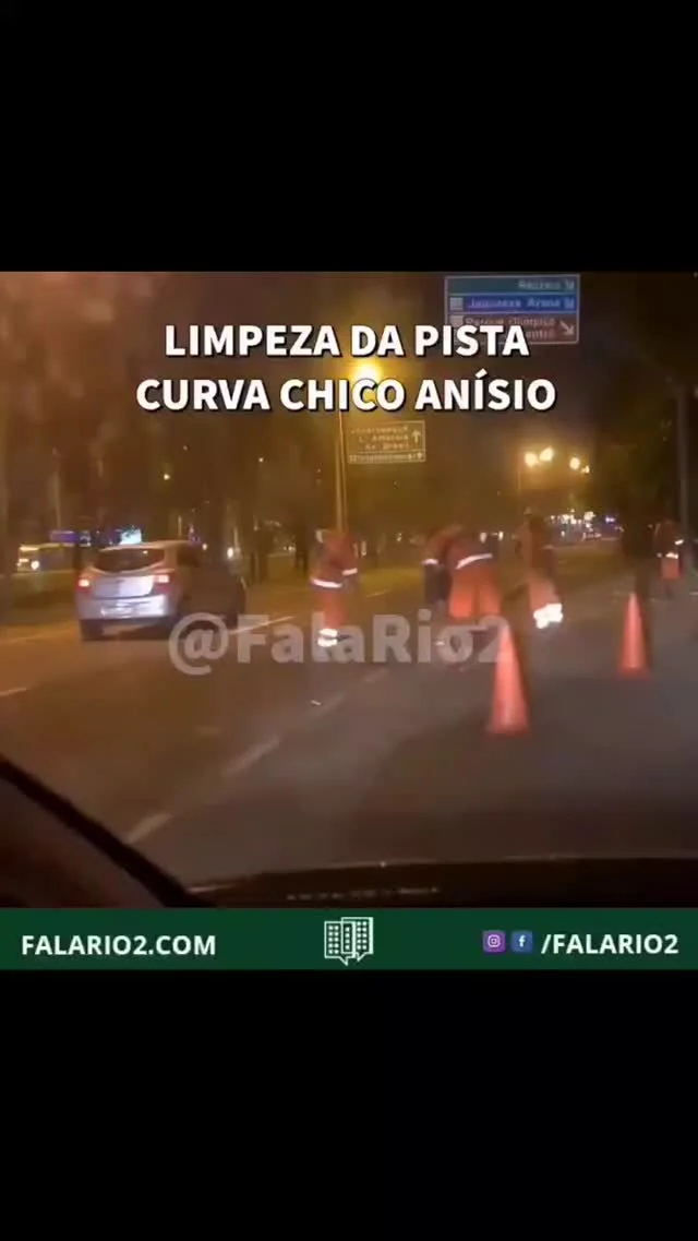 20:50 trânsito na Curva Chico Anísio devia a limpeza de uma das pistas.