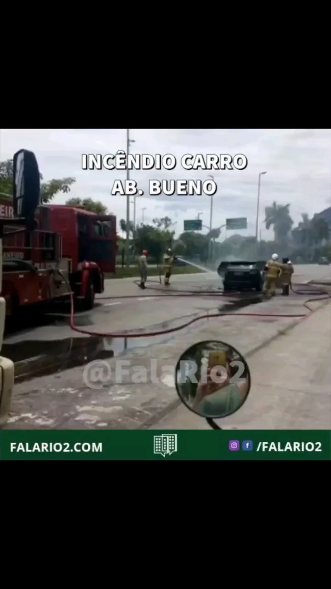 12:00 Uma Land Rover pegou fogo em frente ao Mundial da Abelardo Bueno.