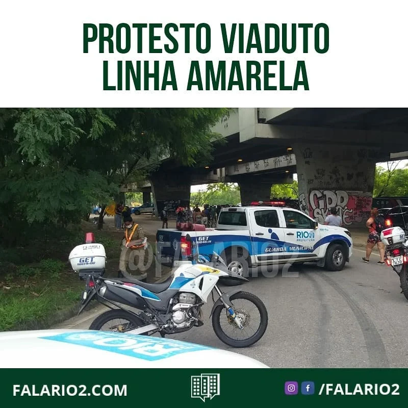 17:38 Manifestantes interditam o retorno da Estrada do Gabinal para o Giro do Cebolinha.