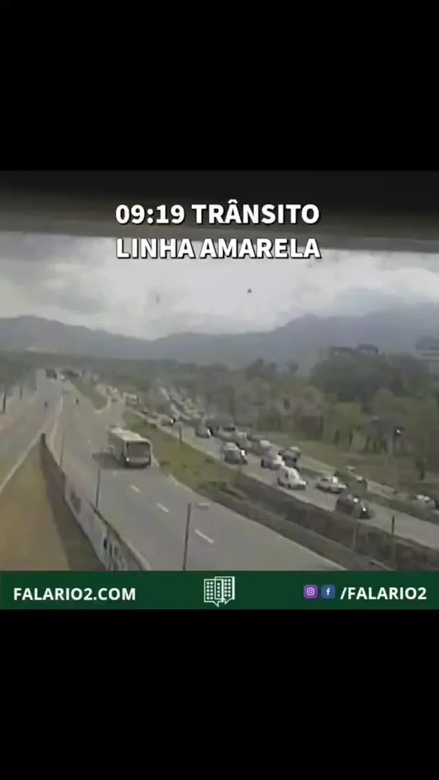 09:19 JACAREPAGUÁ  Trânsito lento intenso na Linha Amarela, nos dois sentidos, no trecho da Freguesia.
