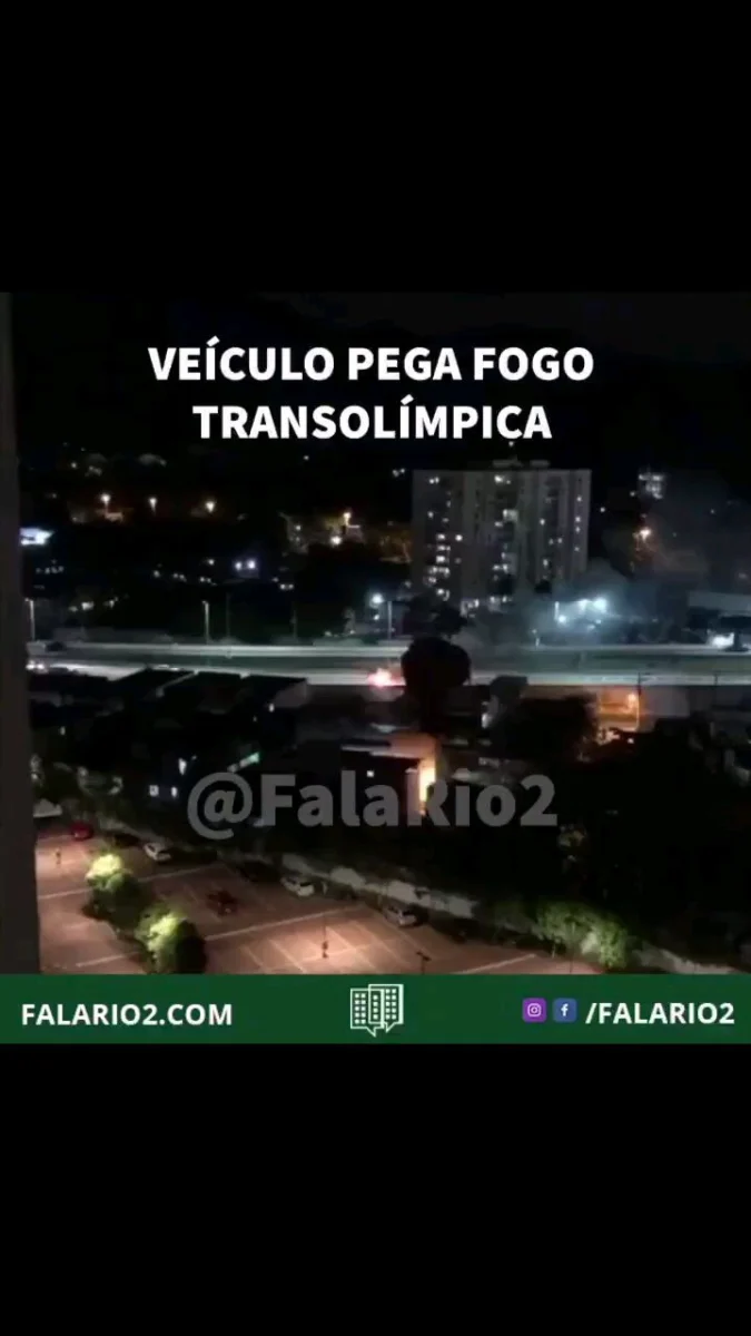 01/04 - 20:20 - Carro pegando fogo agora na Transolimpica