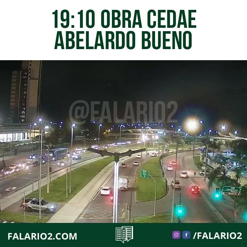 11/05 - 19:10 - após o término de obra emergencial em rede da CEDAE, está liberada a faixa da pista lateral da avenida