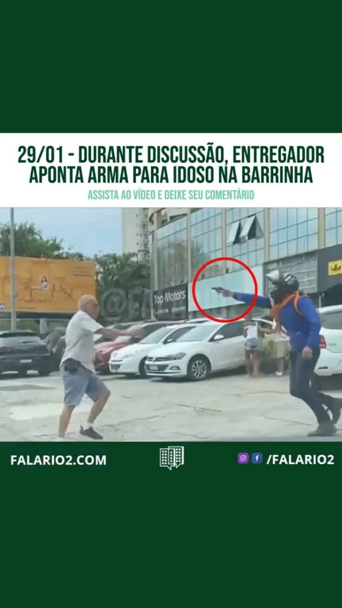 Um idoso e um entregador estão discutindo próx.