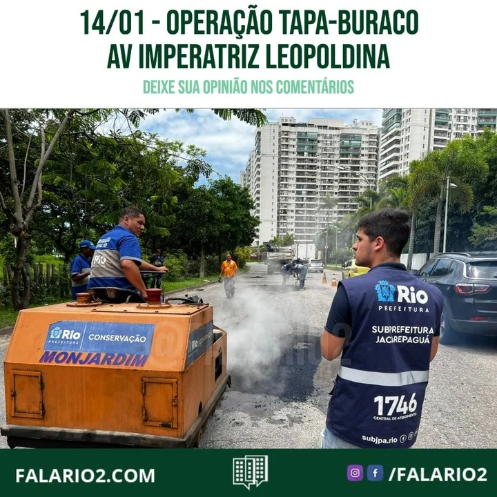 Hoje pela manhã, recebemos essas fotos da operação tapa-buraco na Av.