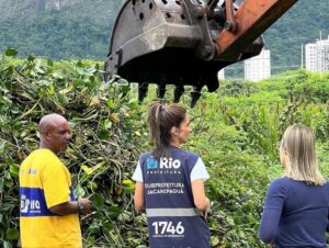 Prefeitura trabalha na limpeza do Rio Pavuninha