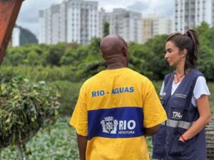 Prefeitura trabalha na limpeza do Rio Pavuninha